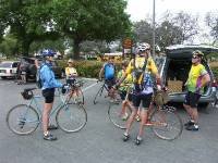 PICT5102 Congregating before the ride